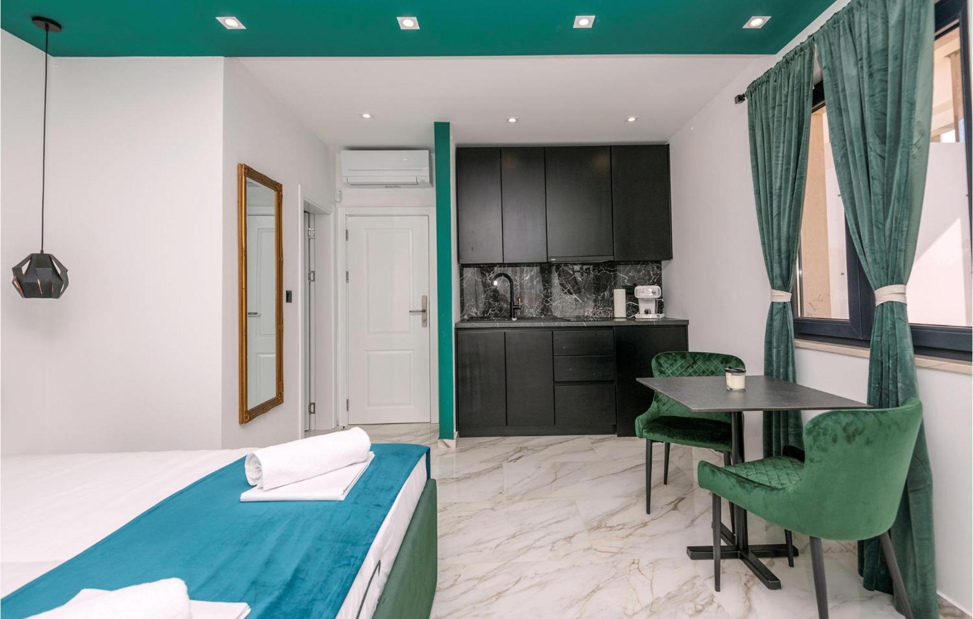 Awesome Apartment In Makarska With Wifi Eksteriør bilde