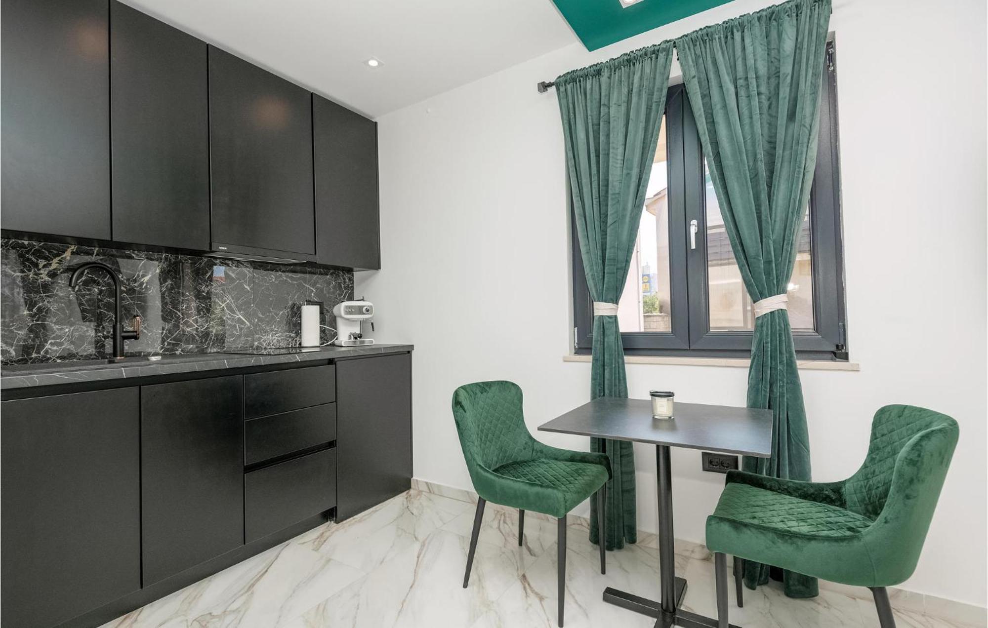 Awesome Apartment In Makarska With Wifi Eksteriør bilde